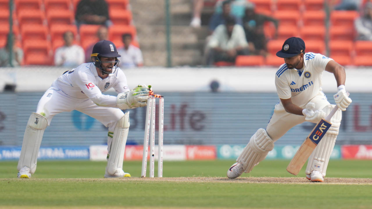 Shreyas Iyer stays rooted as Ben Foakes whips off the bails, India vs England, 1st Test, Hyderabad, 2nd day, January 26, 2024
