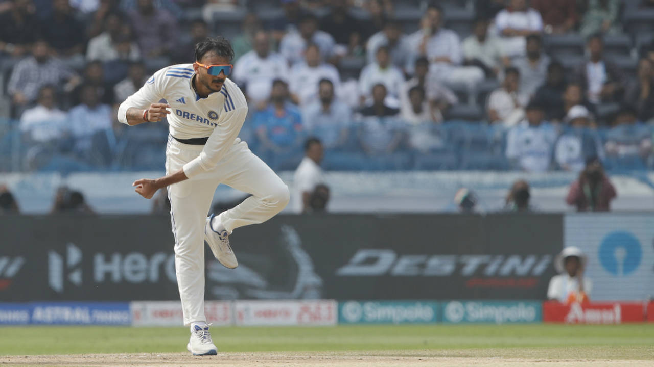 Axar Patel delivers the ball, India vs England, 1st Test, Hyderabad, 3rd day, January 27, 2024