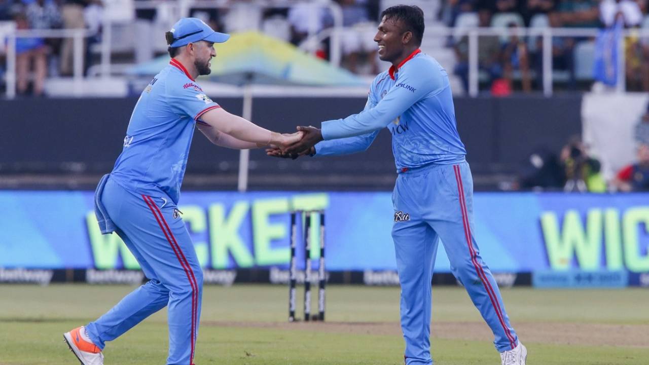 Senuran Muthusamy celebrates a wicket with his captain Wayne Parnell, Durban's Super Giants vs Pretoria Capitals, SA20 2024, Durban, January 30, 2024