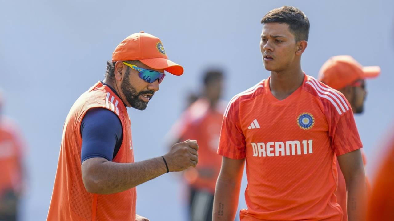Rohit Sharma chats with Yashasvi Jaiswal, Vizag, January 31, 2024