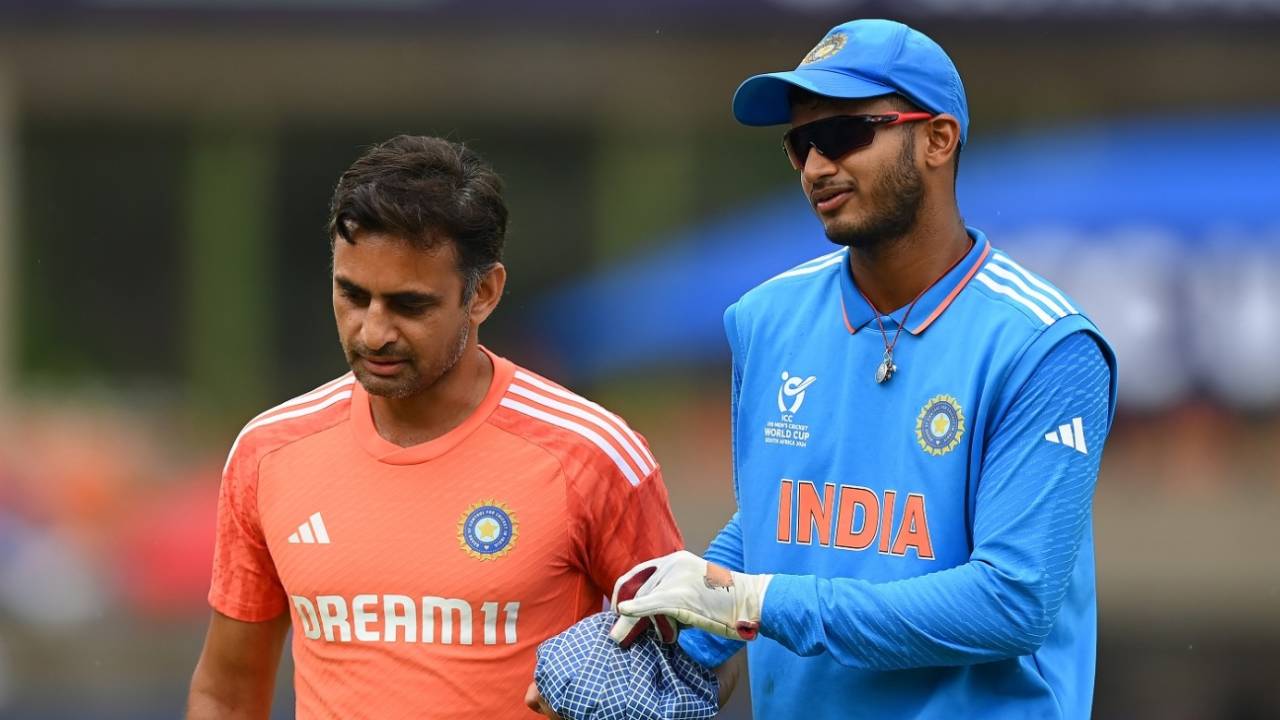 Wicketkeeper Aravelly Avanish was taken off after he hurt his fingers in the field, India vs Nepal, Bloemfontein, Under-19 Men's World Cup, February 2, 2024