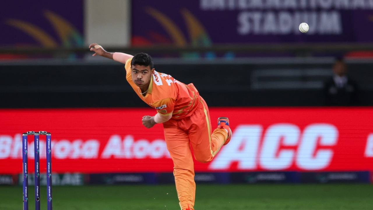 Aayan Afzal Khan picked up two wickets on the first two balls of the innings, Gulf Giants vs Sharjah Warriors, Dubai, ILT20, February 4, 2024