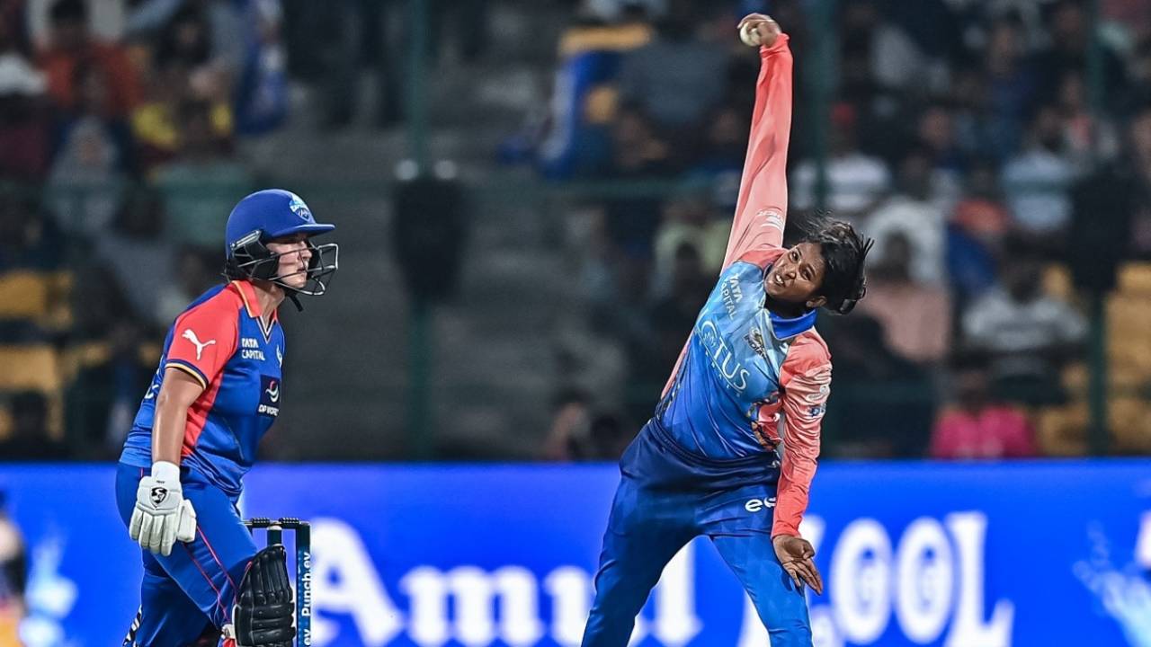 SB Keerthana went for 13 in her first over in the WPL, Mumbai Indians vs Delhi Capitals, WPL 2024, Bengaluru, February 23, 2024