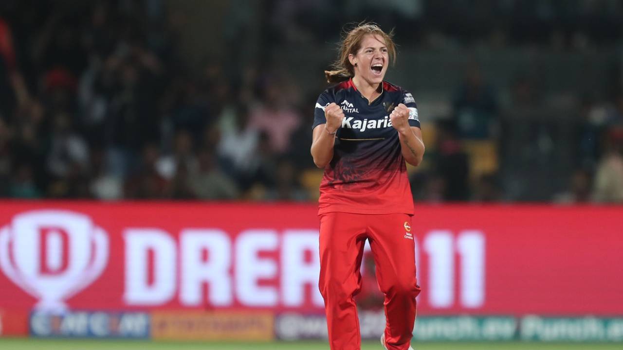 Nadine de Klerk picked two key wickets to hurt Delhi Capitals' charge
