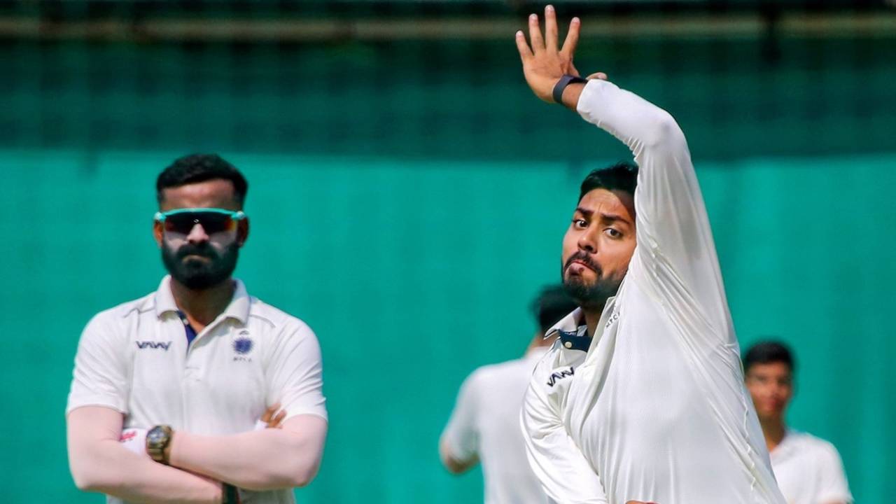 Kulwant Khejroliya watches Avesh Khan bowl ahead of MP's semi-final clash against Vidarbha, Nagpur, February 29, 2024