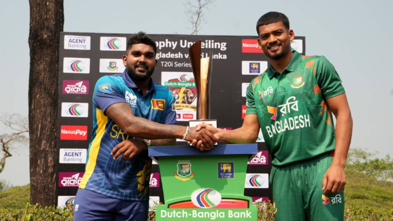 Wanindu Hasaranga and Najmul Hossain Shanto with the T20I series trophy ahead of the first game&nbsp;&nbsp;&bull;&nbsp;&nbsp;BCB
