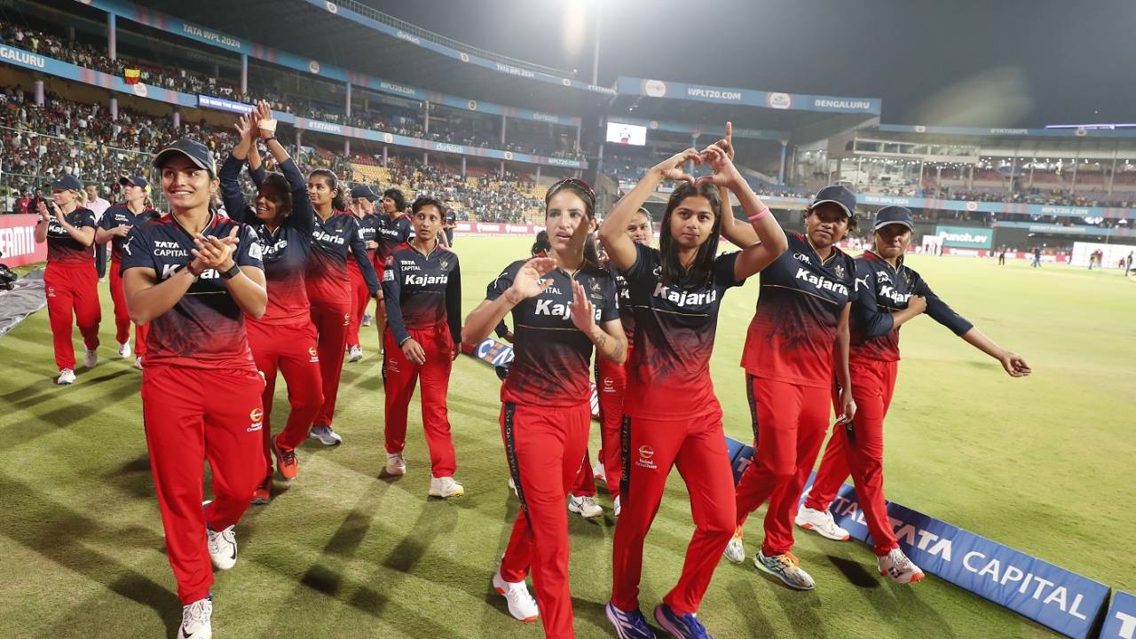 RCB players with a lap of honour for the crowd support, UP Warriorz vs Royal Challengers Bangalore, WPL 2024, Bengaluru, March 4, 2024