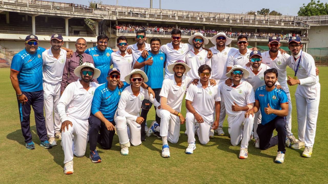 Vidarbha's players and support staff pose after qualifying for the Ranji Trophy final, Vidarbha vs Madhya Pradesh, semi-final, 5th day, Nagpur, Ranji Trophy, March 6, 2024