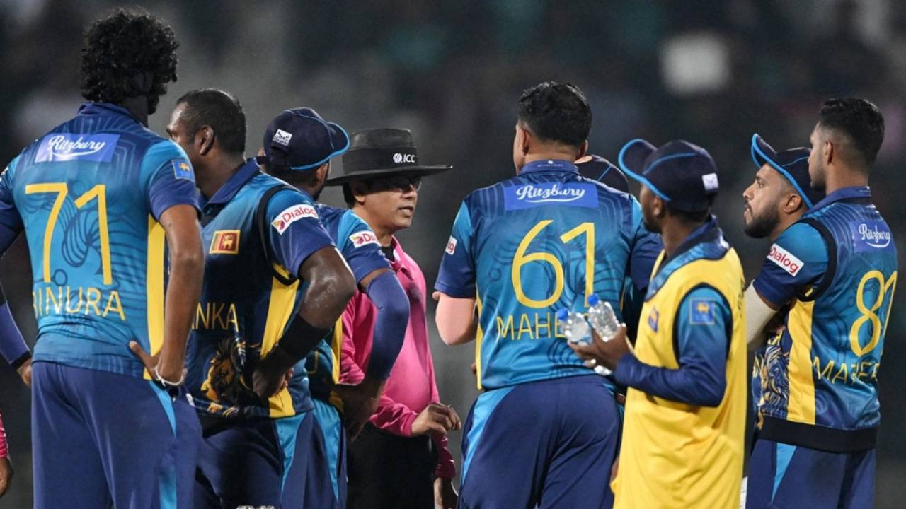 Sri Lanka players discuss with the umpire after Soumya Sarkar's controversial not-out decision&nbsp;&nbsp;&bull;&nbsp;&nbsp;Getty Images