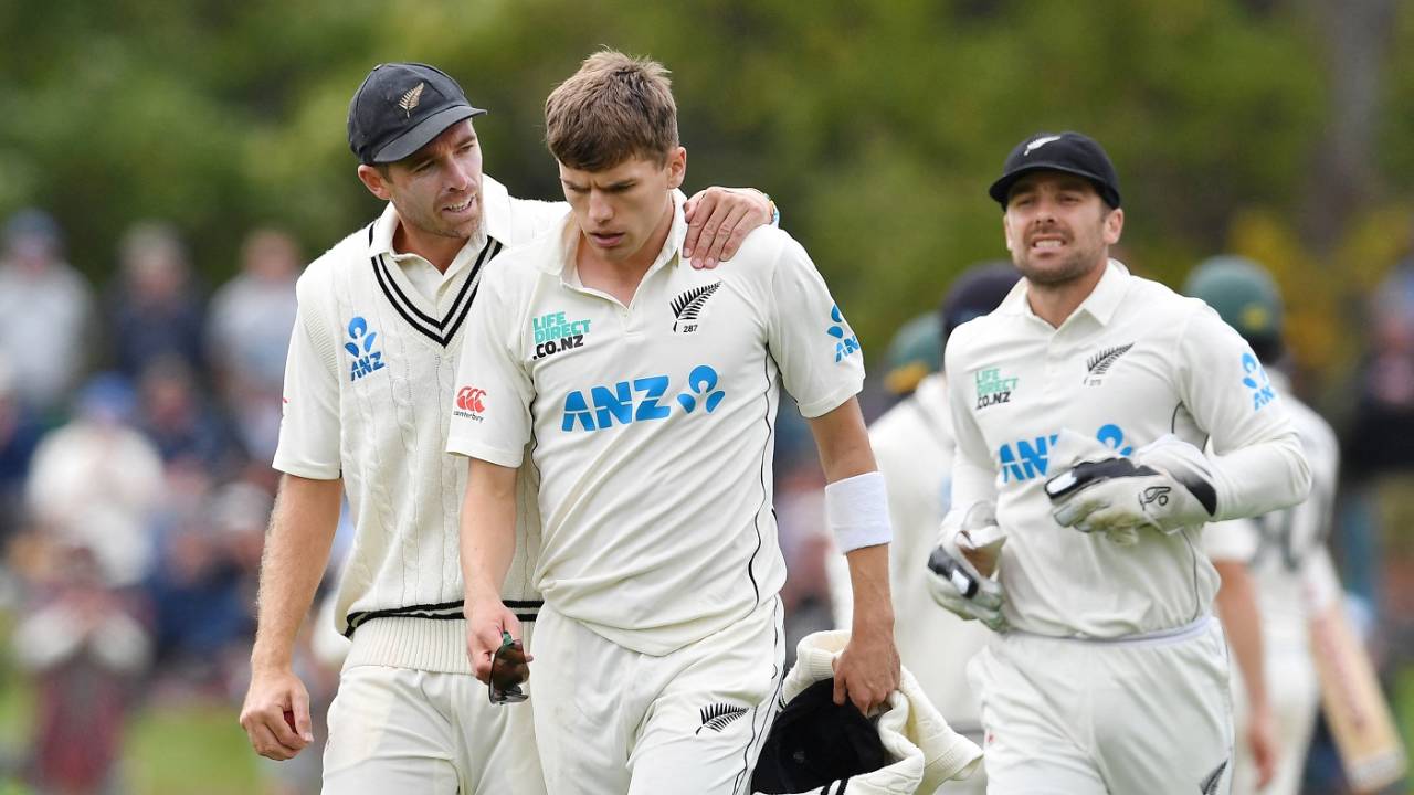 Tim Southee has a word with a fired up Ben Sears after his back-to-back wickets, New Zealand vs Australia, 2nd Test, 4th day, Christchurch, March 11, 2024
