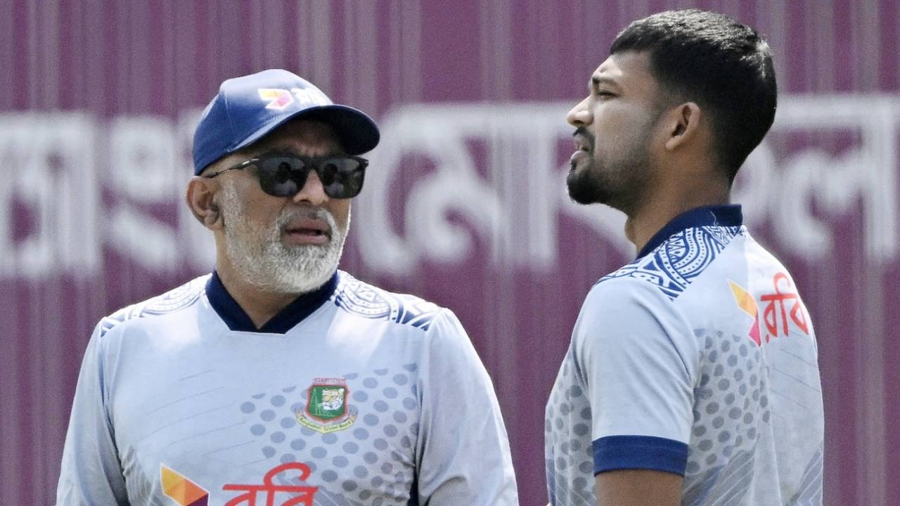 Chandika Hathurusinghe and Najmul Hossain Shanto work out their plans, Bangladesh vs Sri Lanka, 1st ODI, Chattogram, March 12, 2024