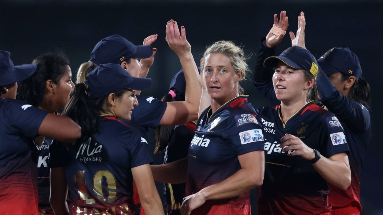 Sophie Devine ended the powerplay with the wicket of Hayley Matthews, Mumbai Indians vs Royal Challengers Bangalore, WPL, Delhi, March 12, 2024