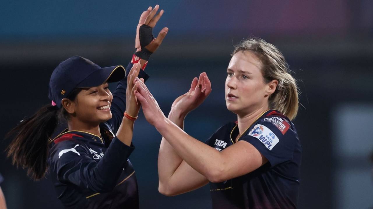 Ellyse Perry celebrates after cleaning up S Sajana, Mumbai Indians vs Royal Challengers Bangalore, WPL, Delhi, March 12, 2024