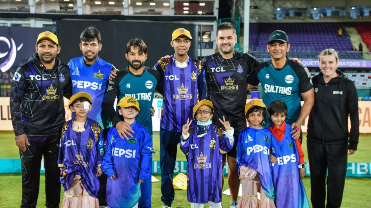 Players and their special guests strike a pose on Gold Ribbon Day in Karachi, a bid by the PCB to raise awareness on childhood cancers, Multan Sultans vs Quetta Gladiators, PSL 2024, Karachi, March 12, 2024