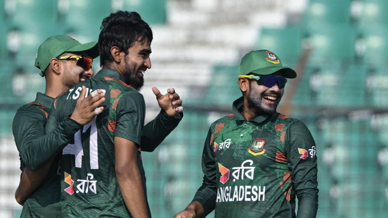 Tanzim Hasan Sakib and Mehidy Hasan Miraz gave Bangladesh reasons to celebrate in the middle overs, Bangladesh vs Sri Lanka, 1st ODI, Chattogram, March 13, 2024
