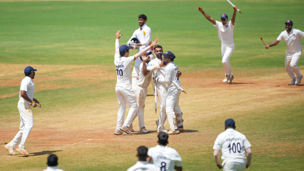 Dhawal Kulkarni took the final wicket to seal Mumbai's victory, Mumbai vs Vidarbha, Ranji Trophy final, 5th day, Mumbai, March 14, 2024
