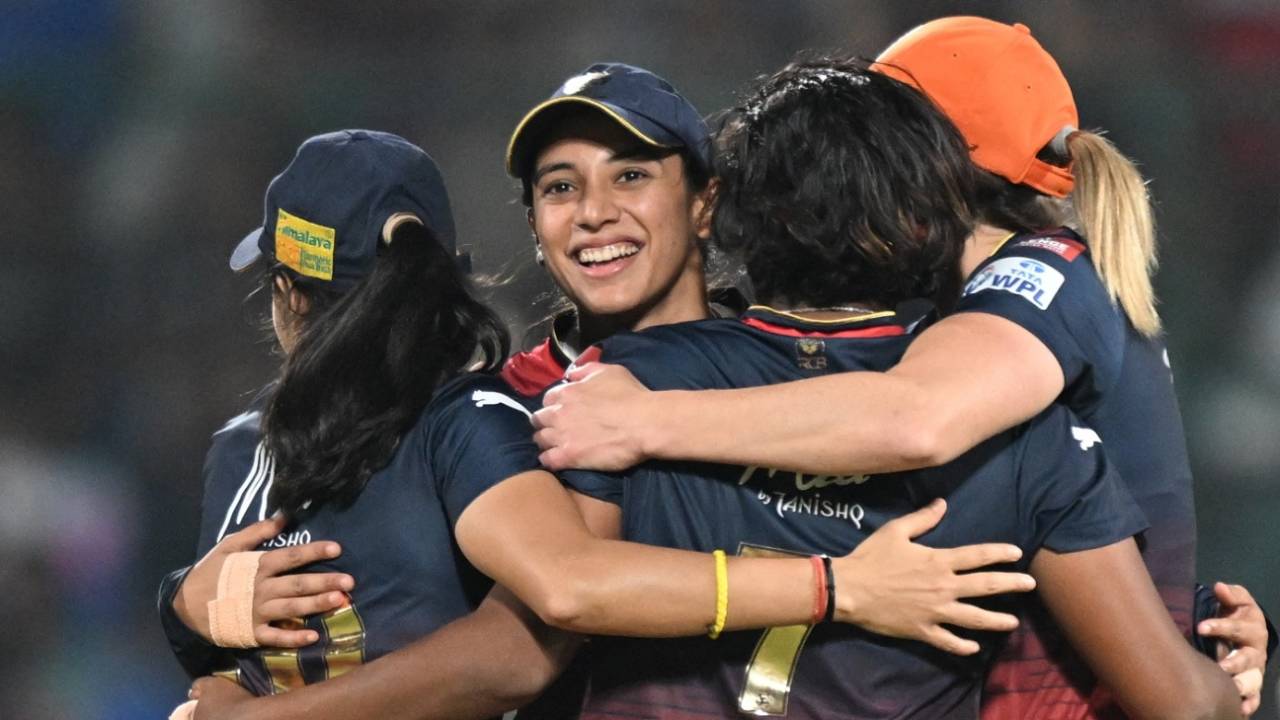 Smriti Mandhana gets a group hug from her team-mates, Delhi Capitals vs Royal Challengers Bangalore, final, WPL, Delhi, March 17, 2024