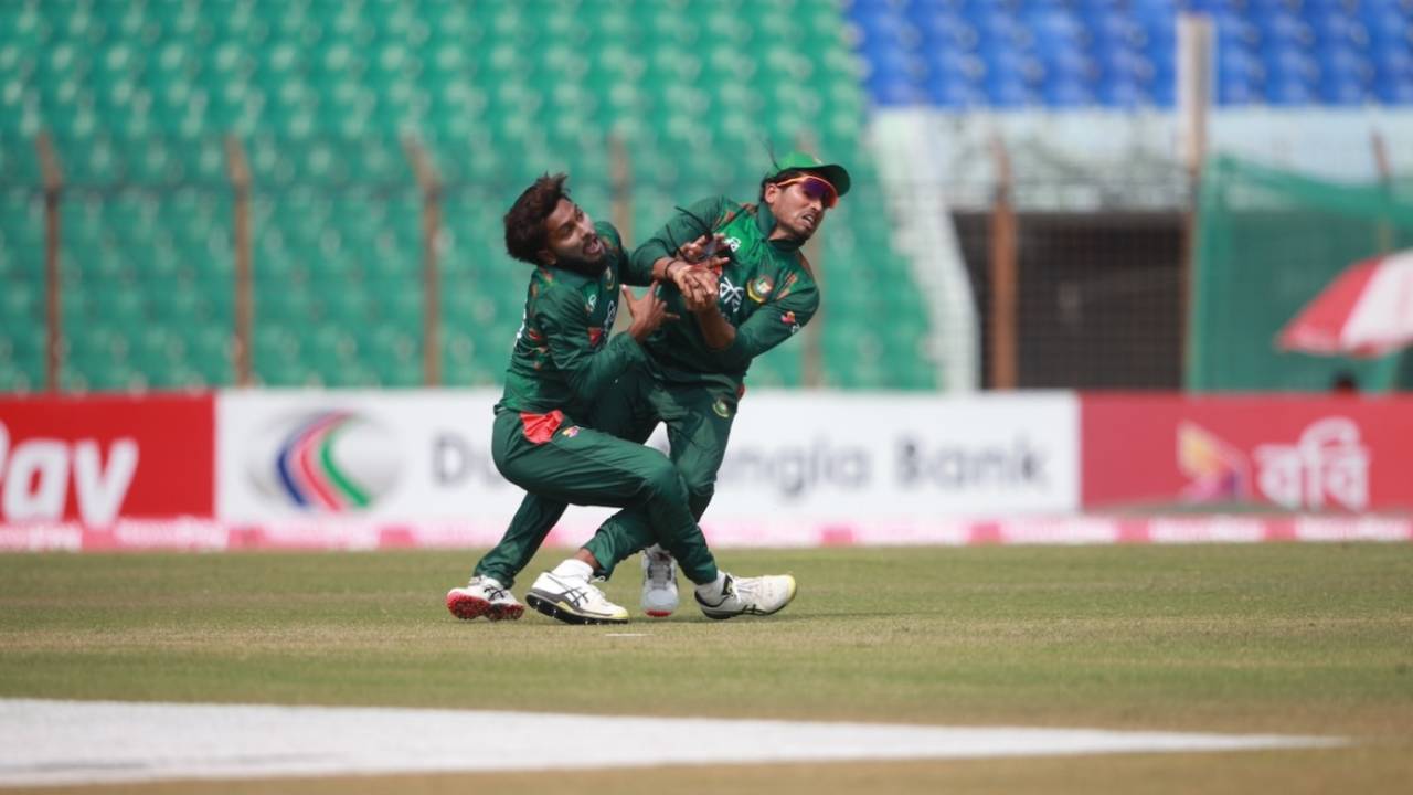 Anamul Haque and Jaker Ali collide on the field, Bangladesh vs Sri Lanka, 3rd ODI, Chattogram, March 18, 2024