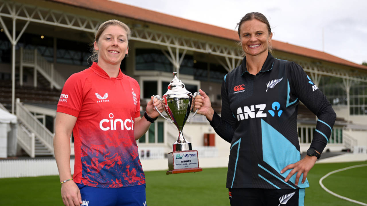 Heather Knight and Suzie Bates pose with the series trophy, New Zealand vs England, Women's T20Is, Dunedin, March 18, 2024