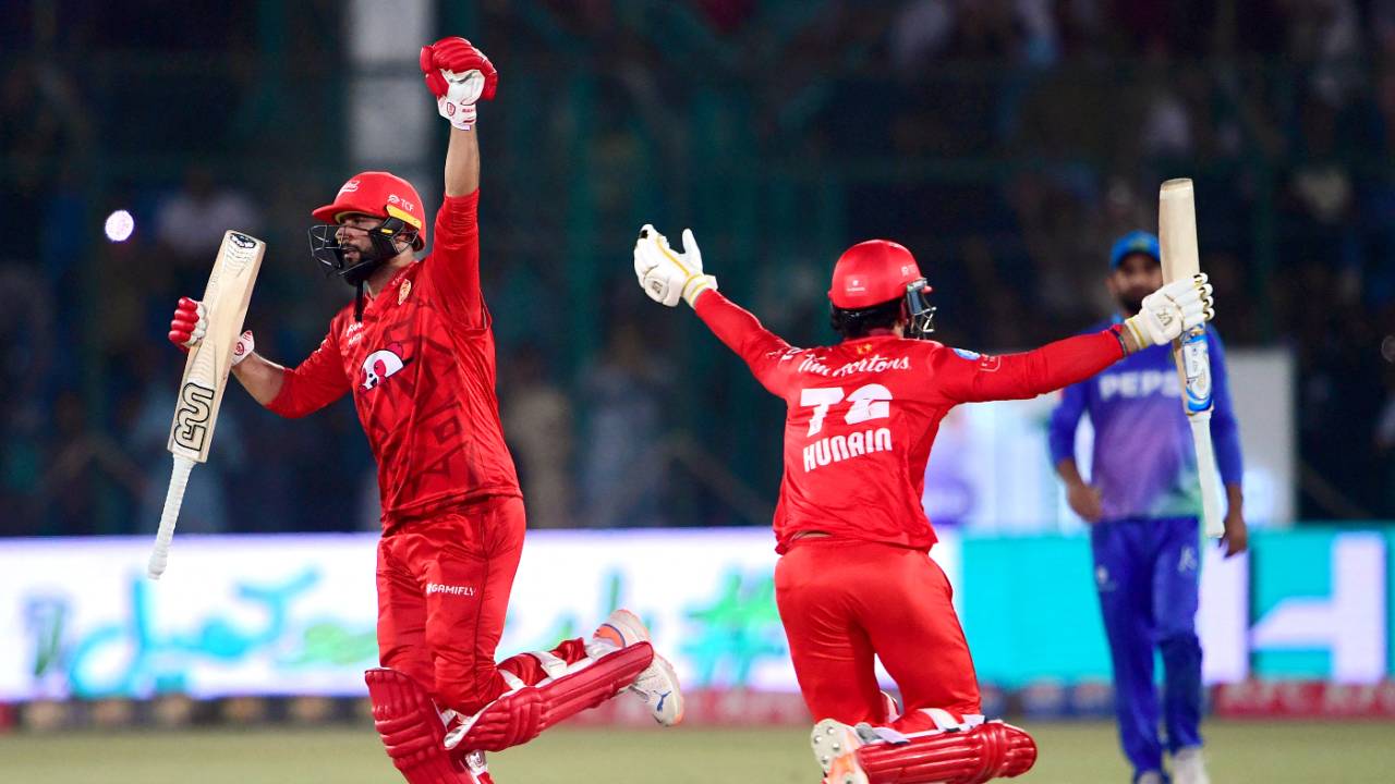 Hunain Shah and Imad Wasim savour the moment of victory for Islamabad, Islamabad United vs Multan Sultans, PSL, final, Karachi, March 18, 2024