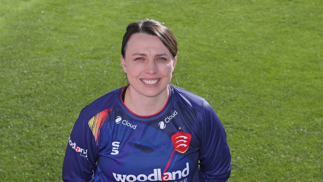 Cath Dalton has thrown her support behind an Essex bid for a Tier 1 women's team