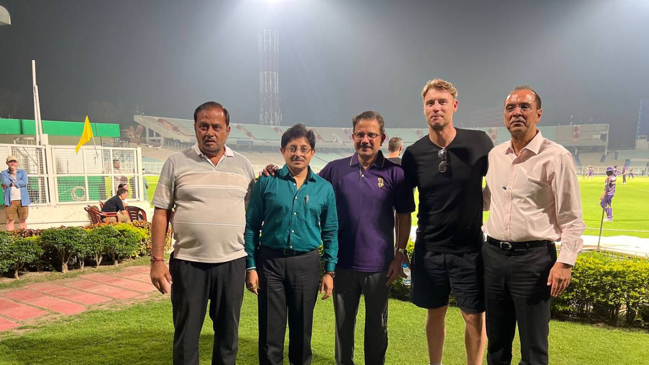 Andrew Flintoff poses with KKR chief executive Venky Mysore and other officials