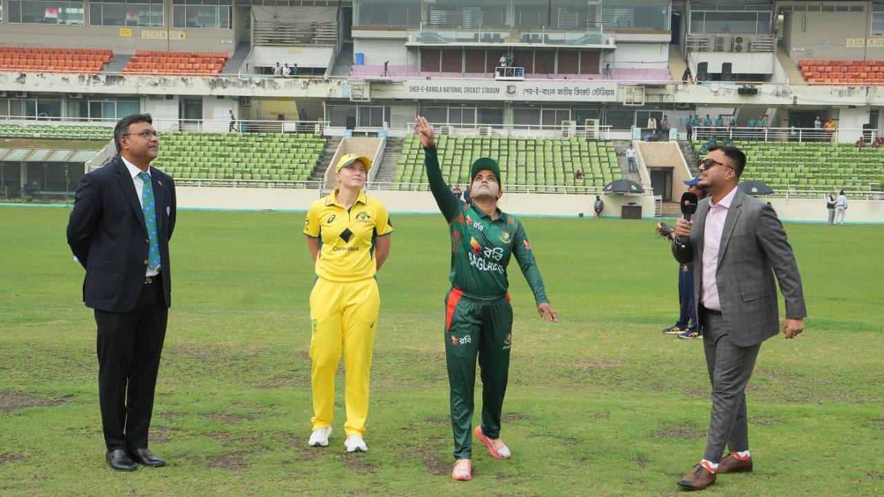 Alyssa Healy looks on as Nigar Sultana tosses the coin