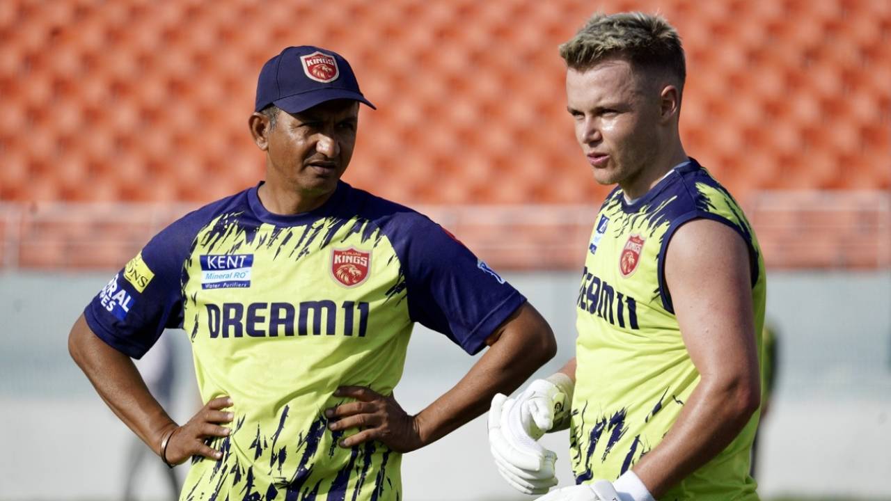 Sanjay Bangar, head of cricket at Punjab Kings, chats with Sam Curran, IPL 2024, Mullanpur, March 20, 2024