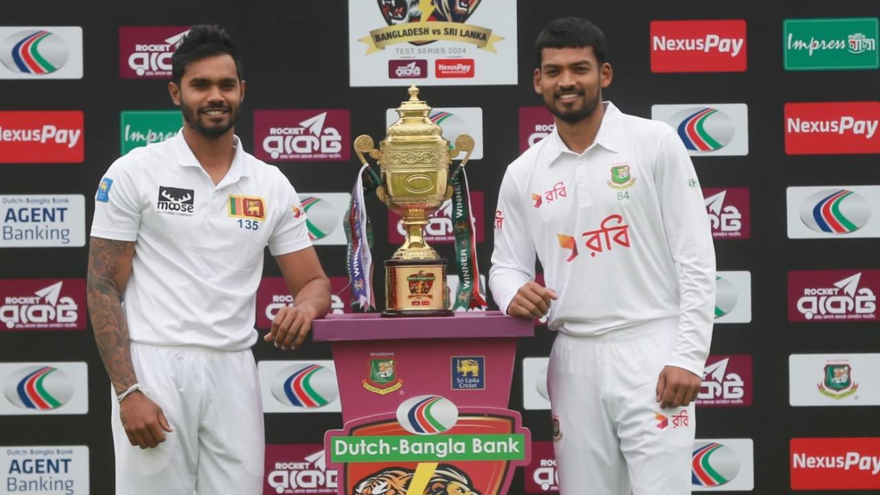 Captains Dhananjaya de Silva and Najmul Hossain Shanto pose with the Test series trophy&nbsp;&nbsp;&bull;&nbsp;&nbsp;BCB