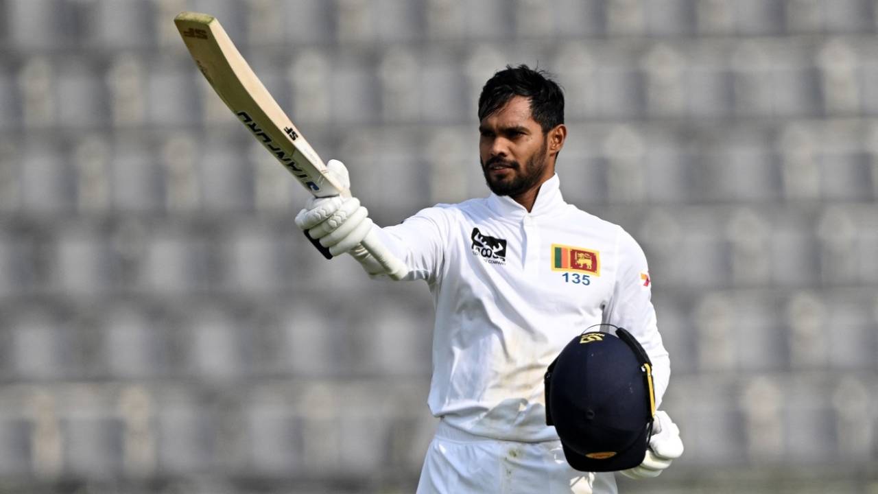 Dhananjaya de Silva celebrates his first century as full-time Sri Lanka Test captain&nbsp;&nbsp;&bull;&nbsp;&nbsp;AFP/Getty Images