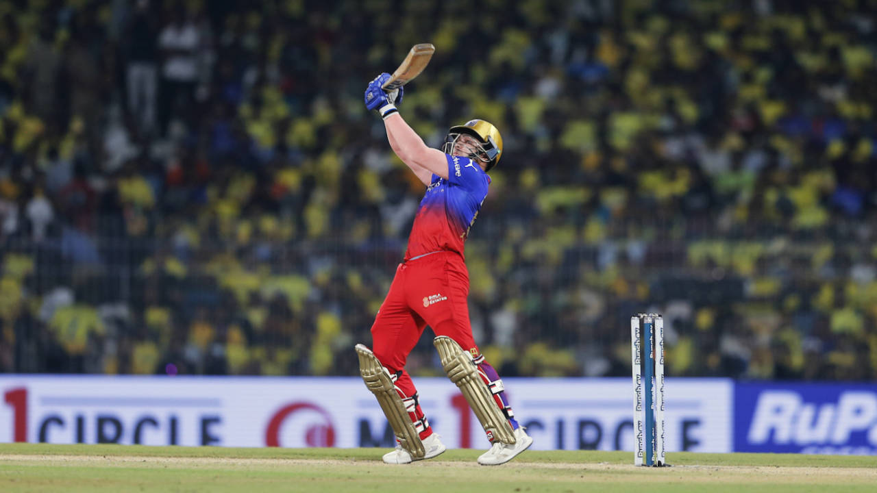 Anuj Rawat played a skilful ramp in the 15th over to pick up four, Chennai Super Kings vs Royal Challengers Bengaluru, IPL 2024, Chennai, March 22, 2024