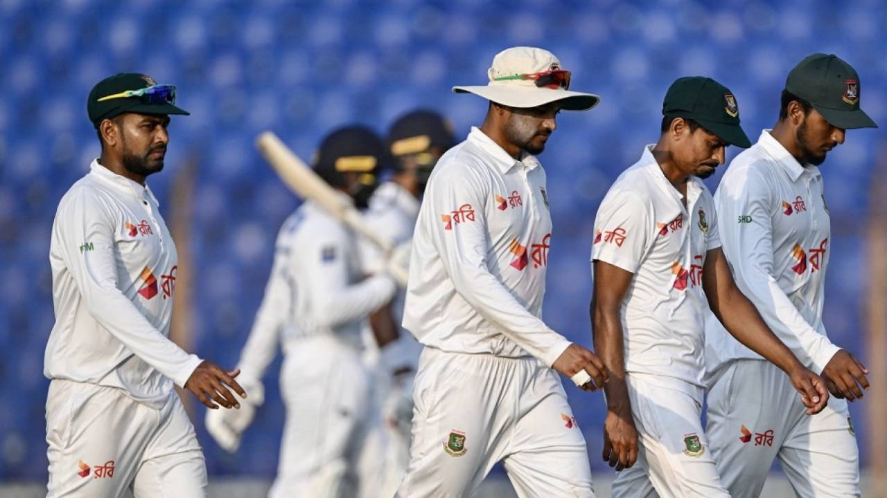 The Bangladesh fielders had a tough day on the opening day of the second Test&nbsp;&nbsp;&bull;&nbsp;&nbsp;AFP/Getty Images