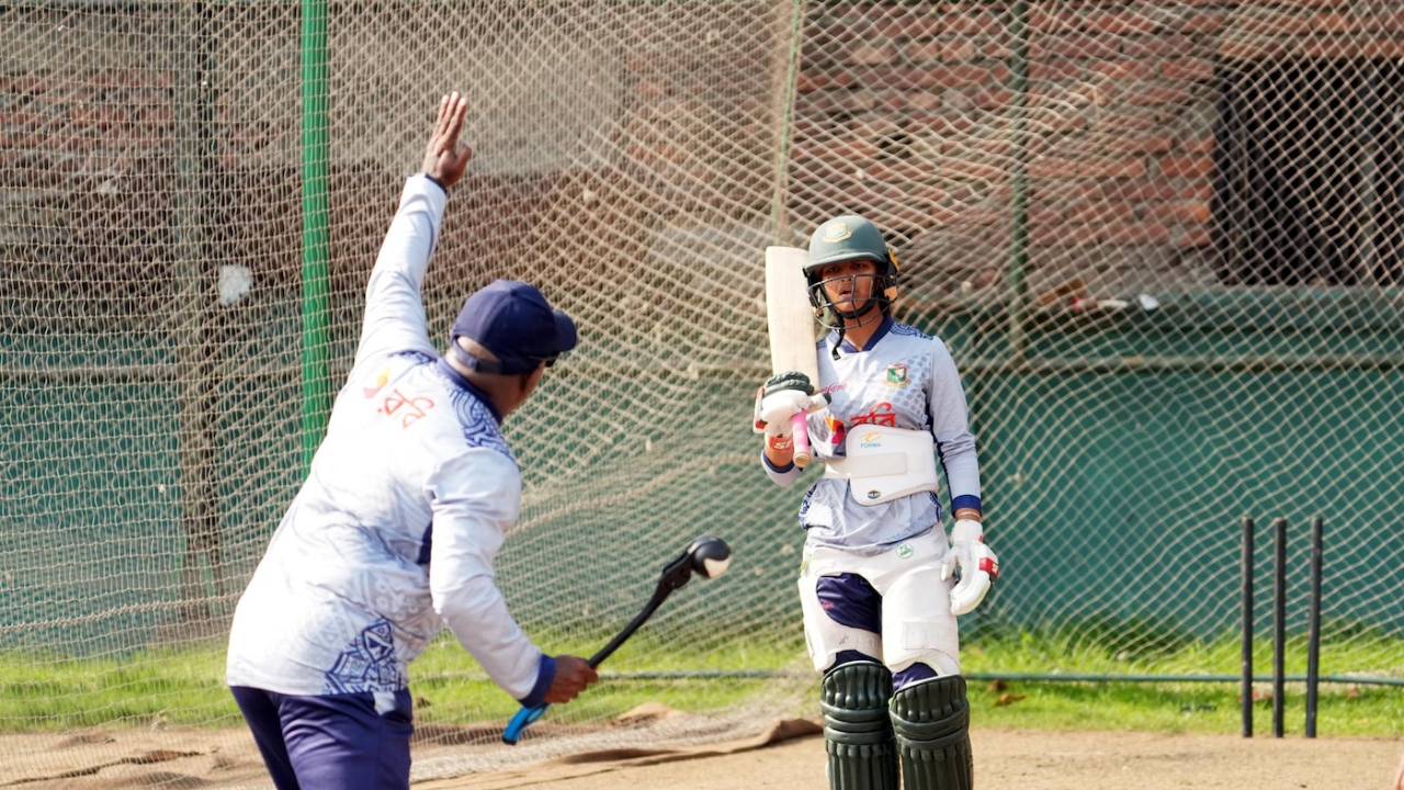 Sobhana Mostary pays close attention to the coach's instructions, Dhaka, April 1, 2024