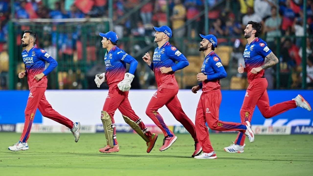 Royal Challengers Bangalore players march on to the field, Royal Challengers Bengaluru vs Lucknow Super Giants, IPL, Bengaluru, April 2, 2024