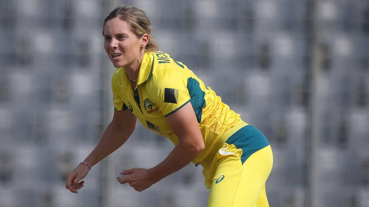 Sophie Molineux continued her impressive form with another three wickets, Bangladesh vs Australia, 2nd T20I, Mirpur, April 2, 2024