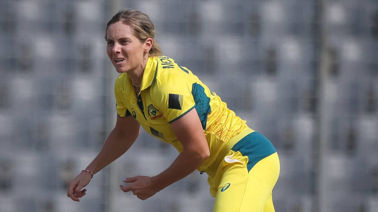 Sophie Molineux continued her impressive form with another three wickets
