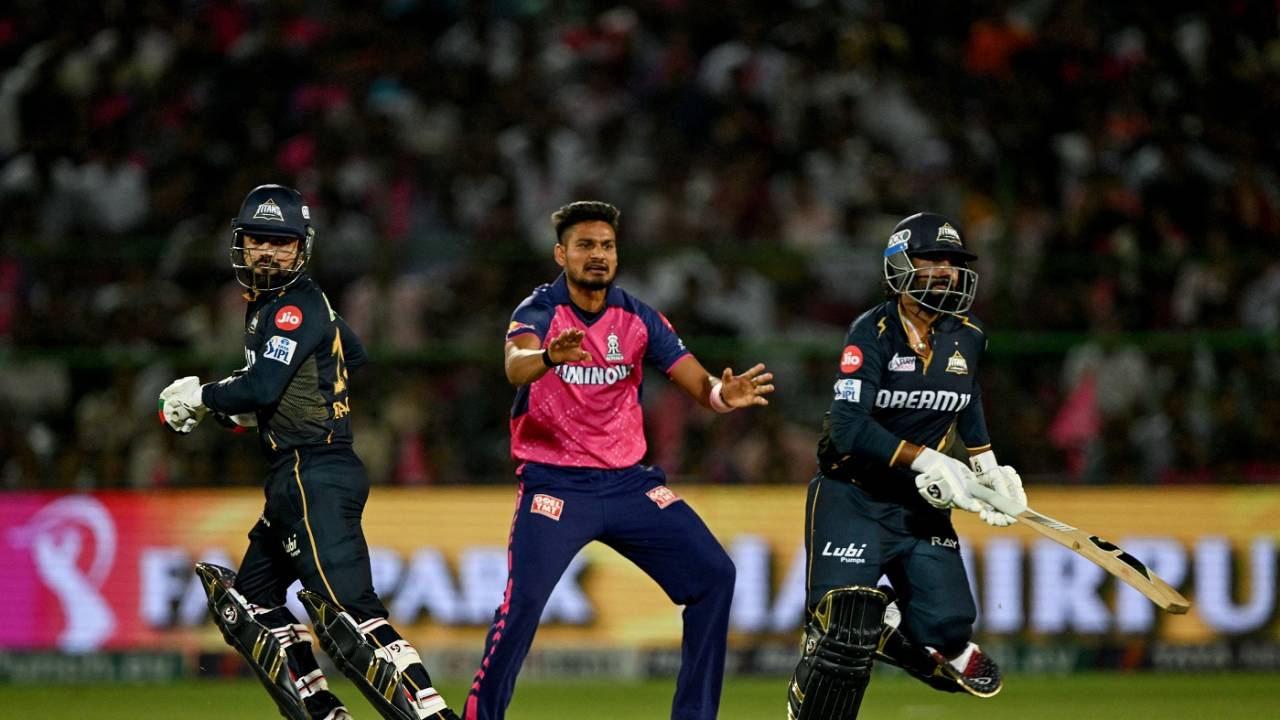 Rashid Khan and Rahul Tewatia run between the wickets as Kuldeep Sen reacts