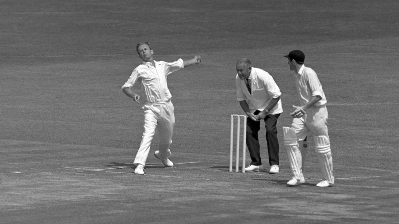 Derek Underwood bowling. England vs New Zealand, 1st Test, 2nd day, Lord's