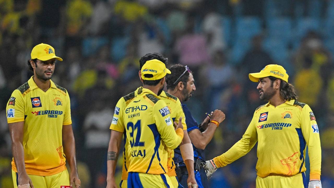 MS Dhoni and his CSK team-mates have a chat with umpire Anil Chaudhary