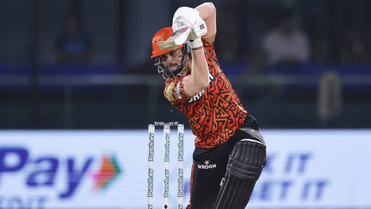 Nitish Kumar Reddy punches with a high elbow, Delhi Capitals vs Sunrisers Hyderabad, IPL 2024, Delhi, April 20, 2024