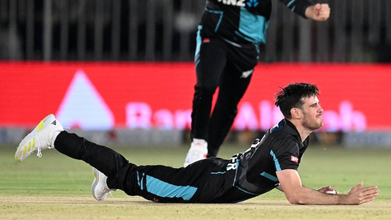 Ben Lister struck second ball, sending Saim Ayub back caught and bowled, Pakistan vs New Zealand, 2nd T20I, Rawalpindi, April 20, 2024