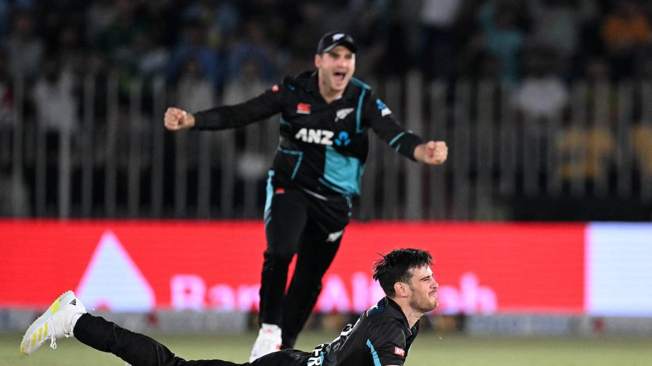 Ben Lister struck second ball, sending Saim Ayub back caught and bowled, Pakistan vs New Zealand, 2nd T20I, Rawalpindi, April 20, 2024