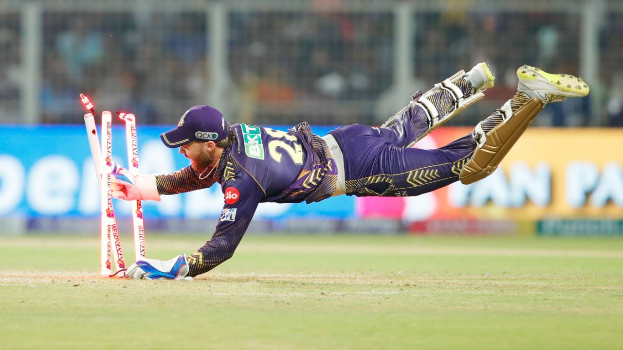 Phil Salt effects the run-out that won KKR the game