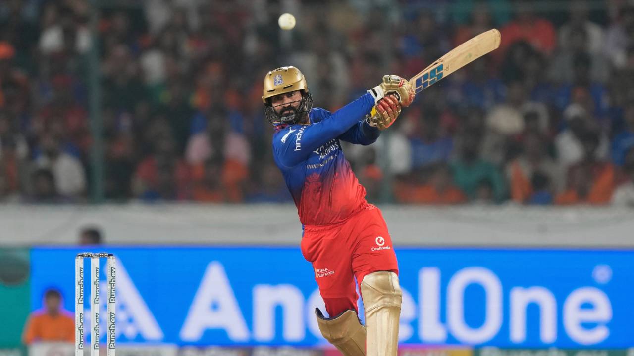 Dinesh Karthik put together a much-needed 11 off six at the death, Sunrisers Hyderabad vs Royal Challengers Bengaluru, IPL 2024, Hyderabad, April 25, 2024