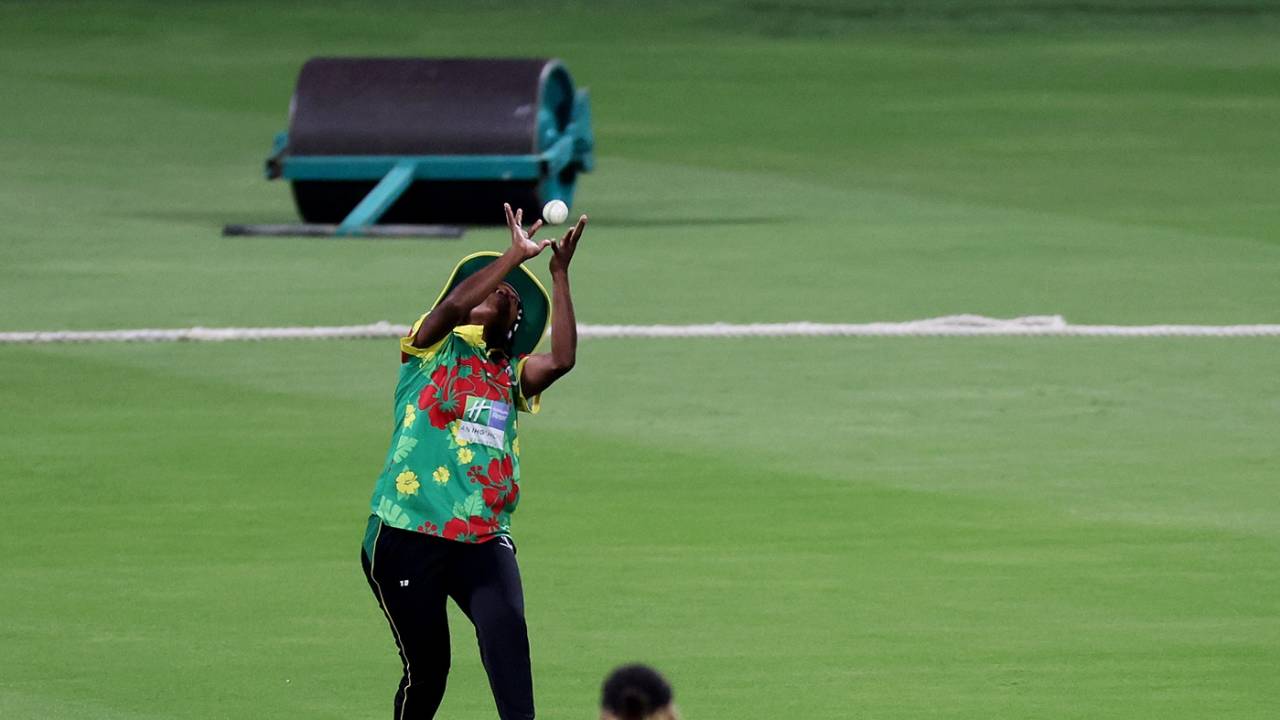 Valenta Langiatu takes a catch, Zimbabwe vs Vanuatu, Women's T20 World Cup Qualifier, Group B, Abu Dhabi, April 25, 2024