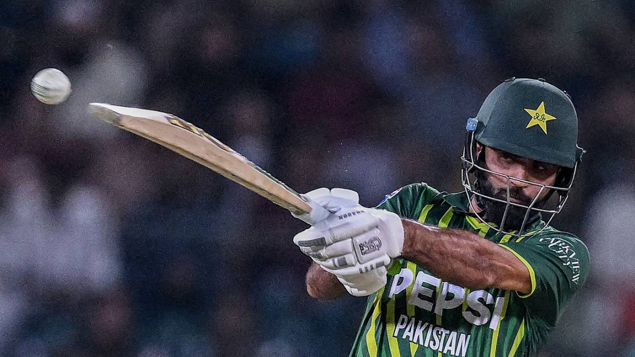 Fakhar Zaman had a slow start but finished with 43 off 33, Pakistan vs New Zealand, fifth T20I, Lahore, April 27, 2024