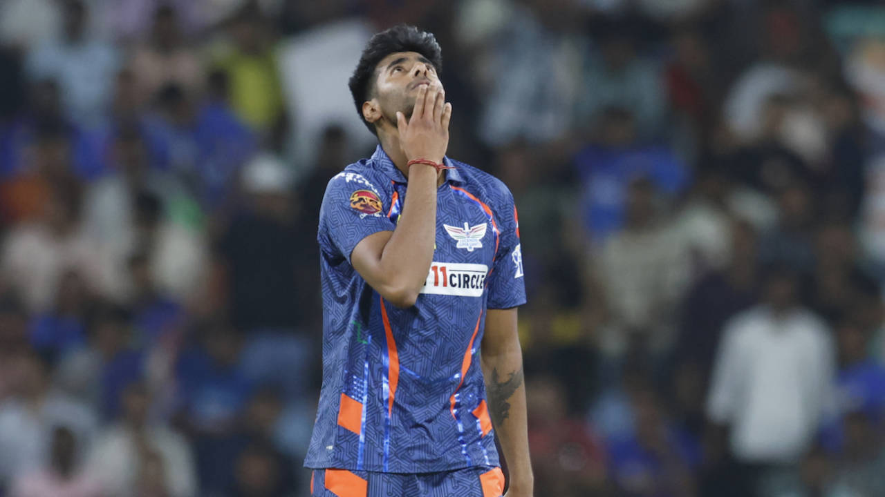 Mayank Yadav had to walk off after picking up his only wicket of the game, Lucknow Super Giants vs Mumbai Indians, IPL 2024, Lucknow, April 30, 2024 