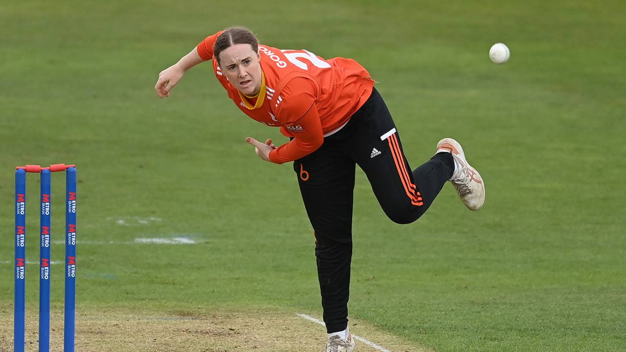 Kirstie Gordon had a hand in three of the first four wickets