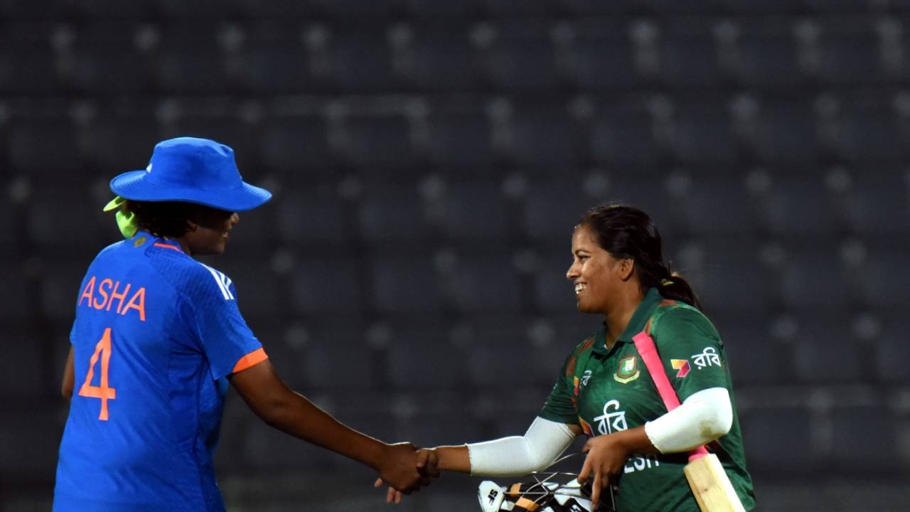 Debutant S Asha, who finished with 2 for 18, shakes hands with Nahida Akter, Bangladesh vs India, 4th women's T20I, Sylhet, May 6, 2024