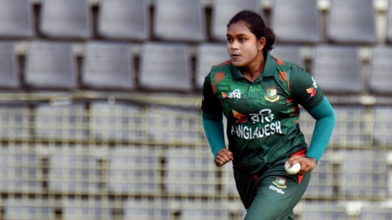 Fariha Trisna runs in with the new ball, Bangladesh vs India, 5th women's T20I, Sylhet, May 9, 2024